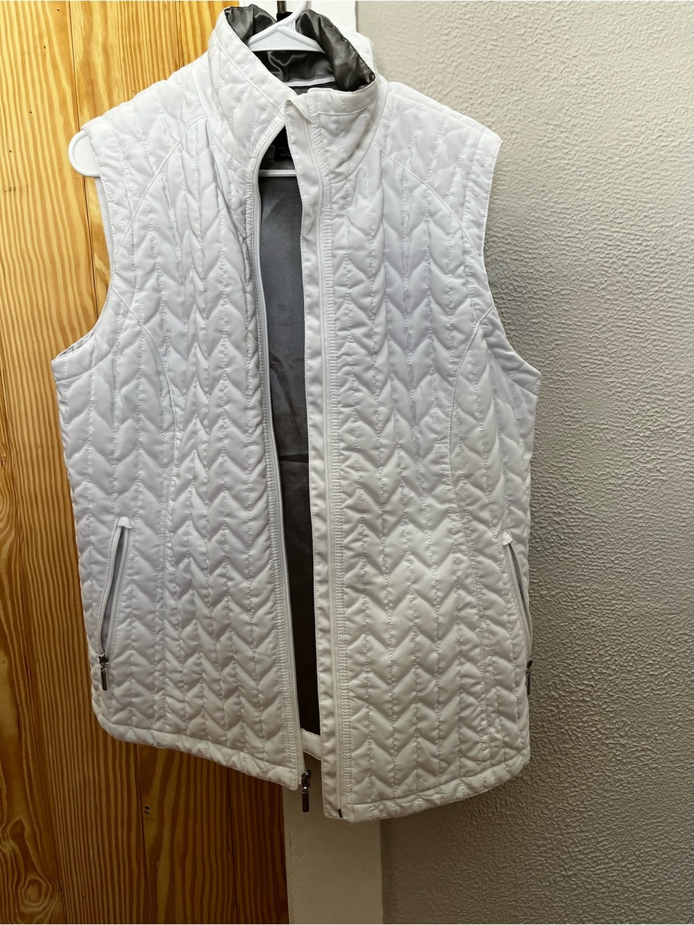 Avenue Quilted White Sleeveless Vest